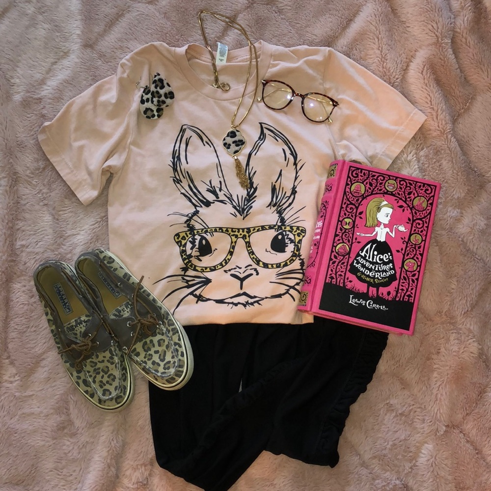 Cute 🐰 Tee size S Peach Color